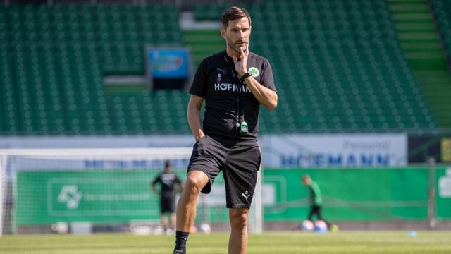 Trainer Stefan Leitl trifft mit den Fürthern in der ersten Runde des DFB-Pokals auf den SV Babelsberg 03. Trainer Stefan Leitl trifft mit den Fürthern in der ersten Runde des DFB-Pokals auf den SV Babelsberg 03.
