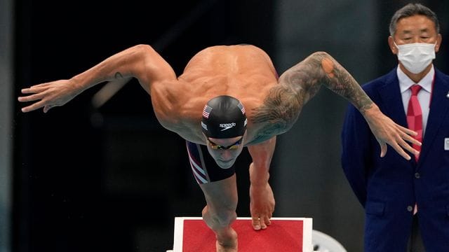 US-Star Caeleb Dressel siegte in Tokio auch über 50 Meter Freistil und in der Lagen-Staffel. US-Star Caeleb Dressel siegte in Tokio auch über 50 Meter Freistil und in der Lagen-Staffel.