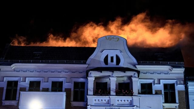 Acht Verletzte bei Wohnhausbrand in Berlin-Pankow