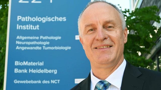 Peter Schirmacher: Er ist geschäftsführender Direktor des Pathologischen Instituts am Universitätsklinikum Heidelberg. (Quelle: Uli Deck/dpa)