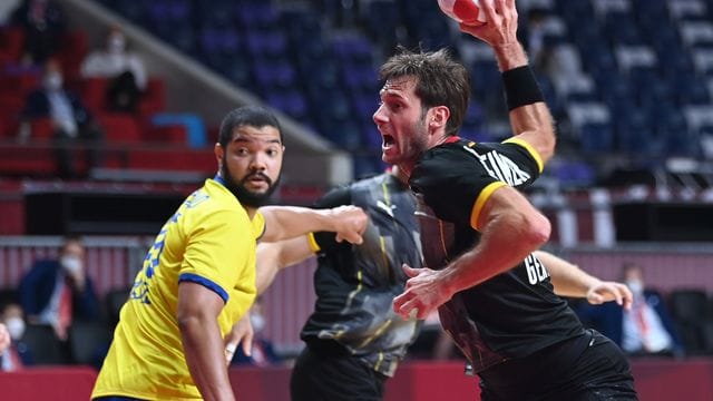 Die Handballer um Uwe Gensheimer (r) taten sich schwer.