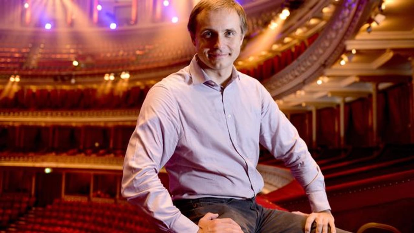 Vor seinem ersten Auftritt mit dem Royal Philharmonic Orchestra fordert Dirigent Wassili Petrenko ein Ende des Brexit-Streits um Visa für Künstler.