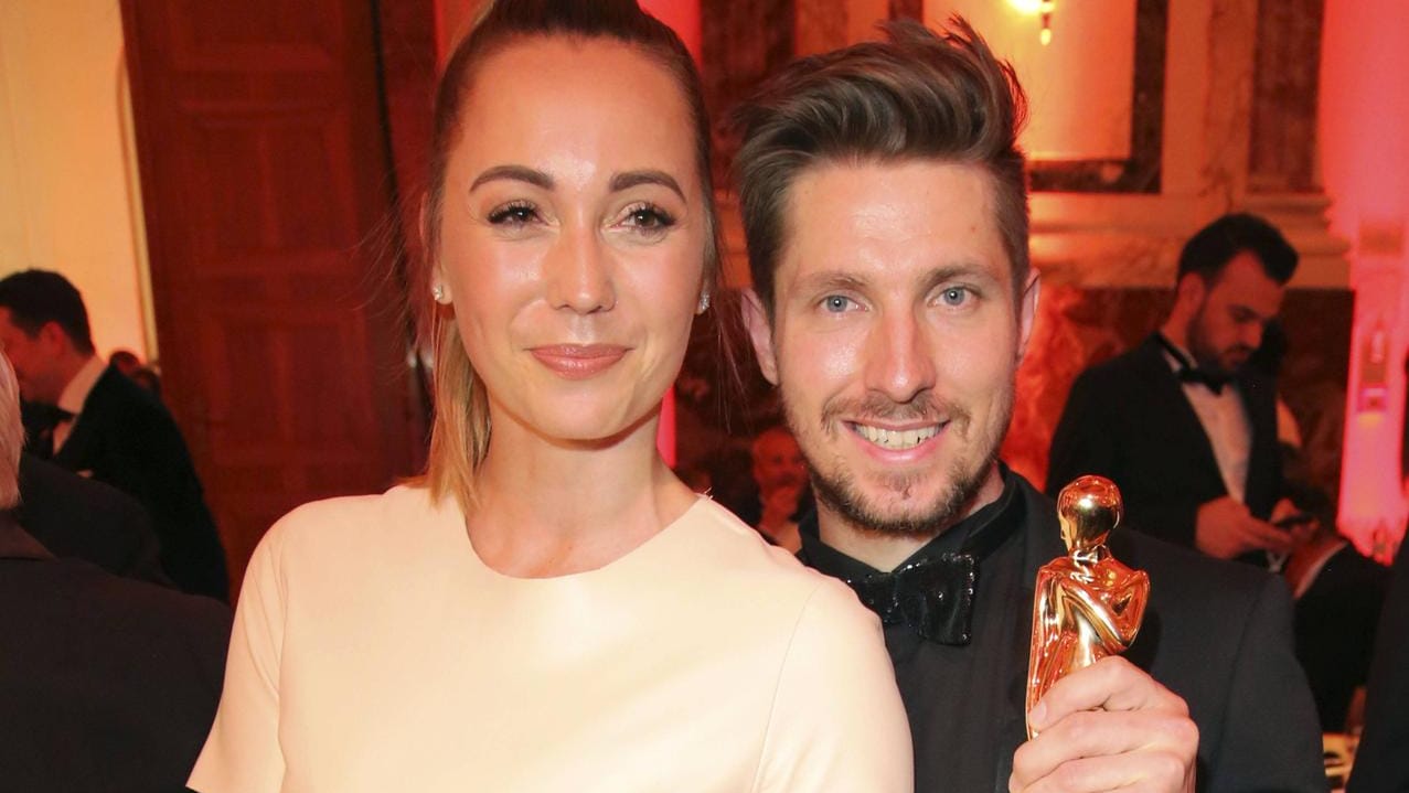 Ein Bild aus besseren Zeiten: Marcel Hirscher mit Ehefrau Laura Hirscher bei einer Preisverleihung 2019.