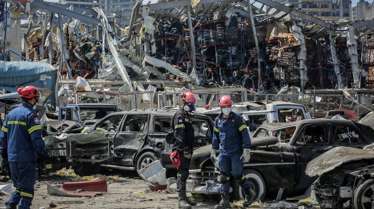 Zivilschutzhelfer vor Ort: Fast 200 Menschen starben bei der Explosion 2020, Tausende wurde verletzt.