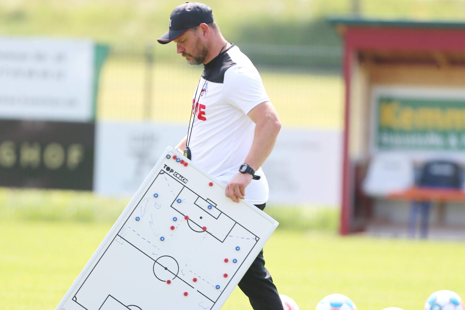 Steffen Baumgart im Trainingslager (Archivbild): Der FC-Coach bereitet sein Team auf den DFB-Pokal vor.