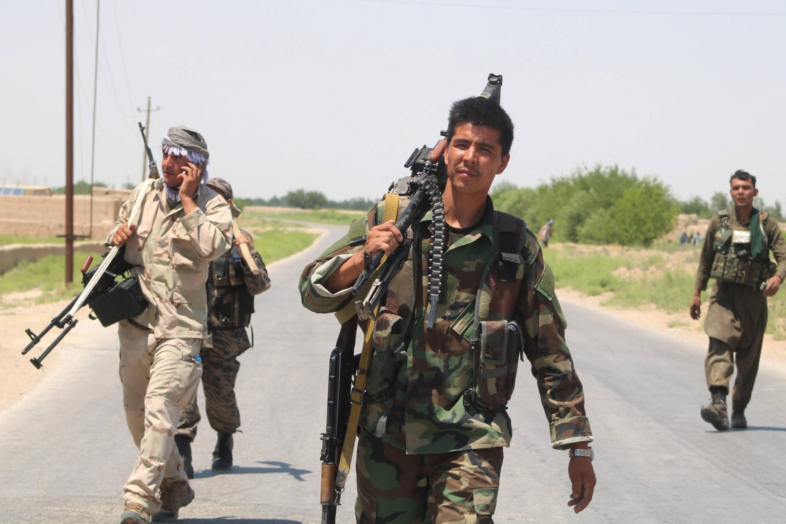 Afghanische Regierungstruppen in einem Einsatz gegen die Taliban: Seit dem Abzug von US- und Nato-Truppen sind die einheimischen Streitkräfte weitestgehend auf sich allein gestellt. (Archivfoto)