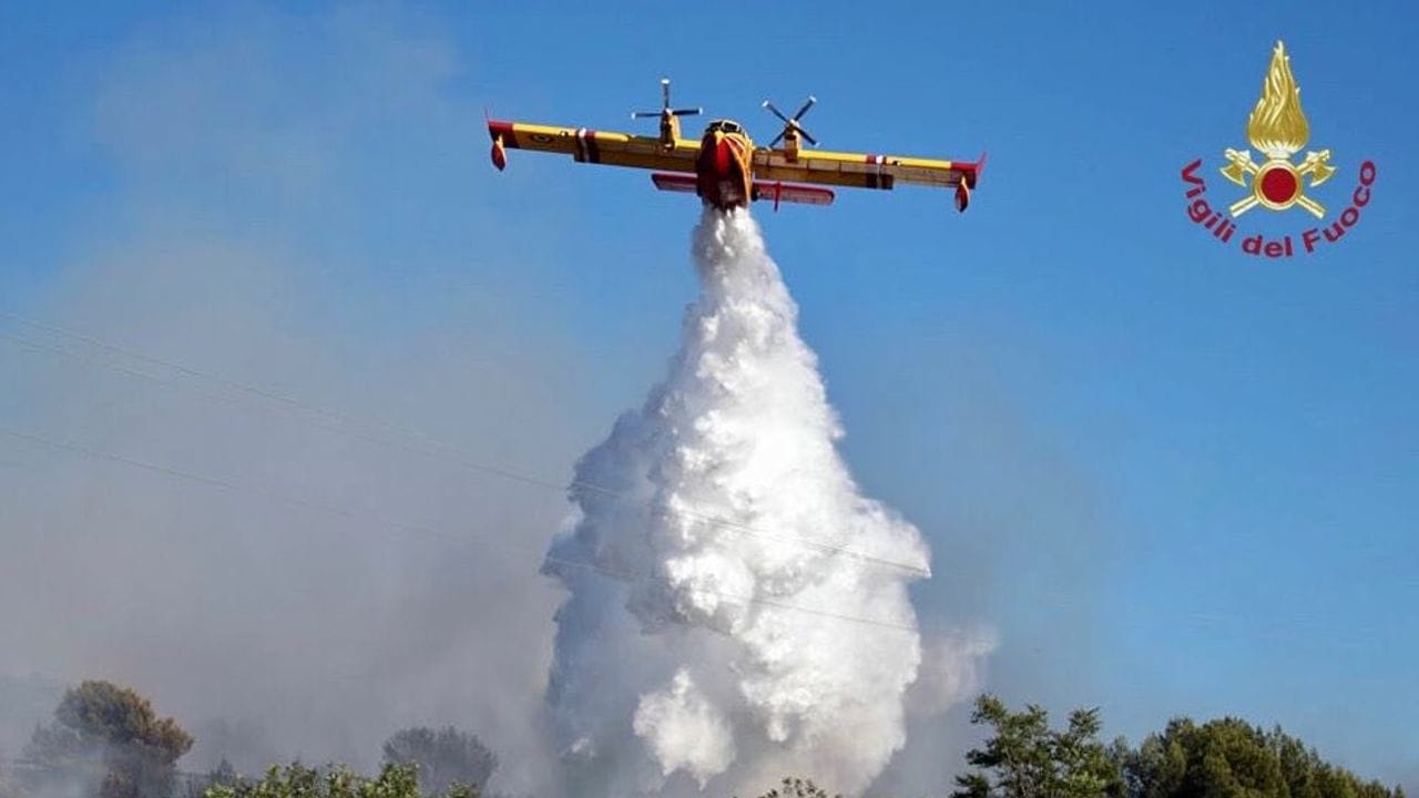 Waldbrand-Bekämpfung in Italien. Waldbrand-Bekämpfung in Italien.