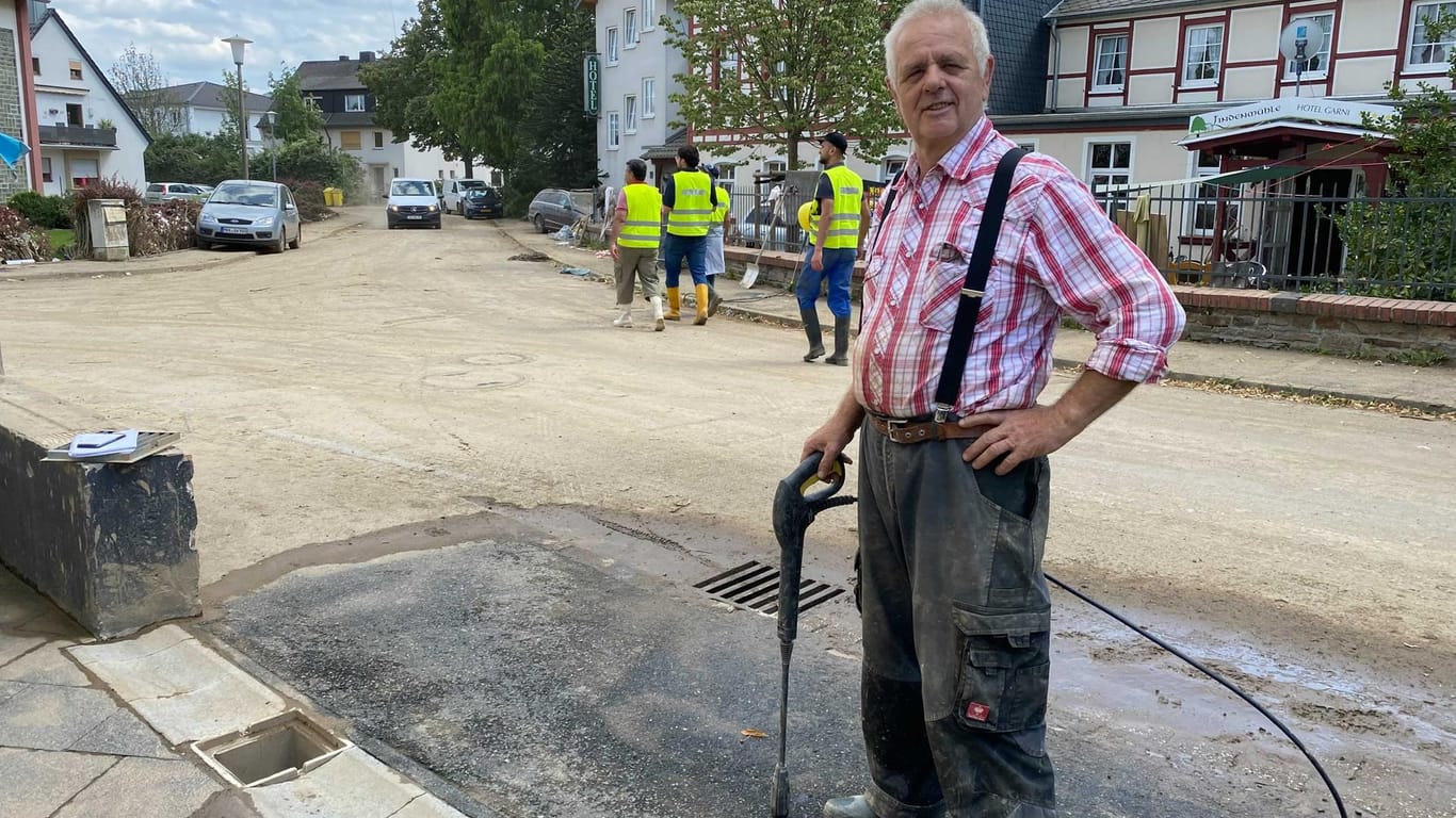 Erich Ottersbach: Er hat viel Hilfe erlebt, vor allem junge Leute seien unterwegs. Von Querdenkern in der Schule in der Parallelstraße hatte er gar nichts mitbekommen.