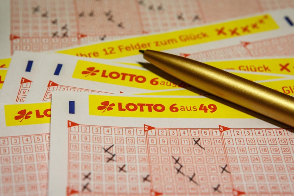 Ausgefüllte Lottozettel: Eine Frau aus dem Raum Offenburg hatte bei der Samstagsziehung der Lottozahlen einen guten Riecher.