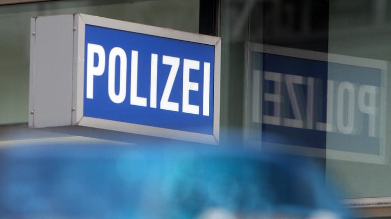 Eine Polizeiwache: Ein wegen Diebstahls festgenommener Mann ist in Bremen in Polizeigewahrsam gestorben.
