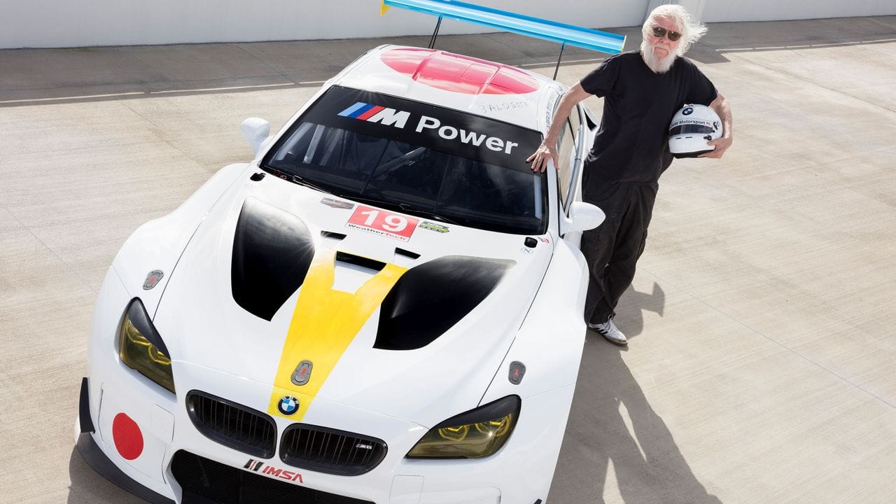 Der 2020 verstorbene John Baldessari vor seinem Beitrag für die Reihe der BMW Art Cars.