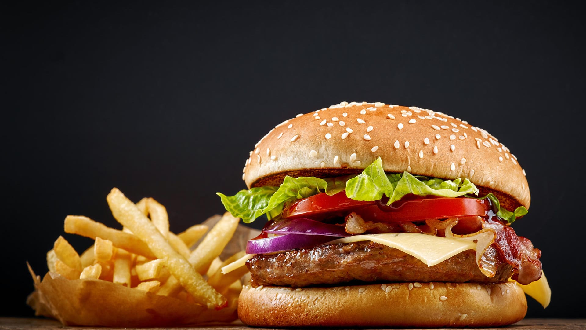 Menü: Burger und Pommes sind bei Jung und Alt beliebt.