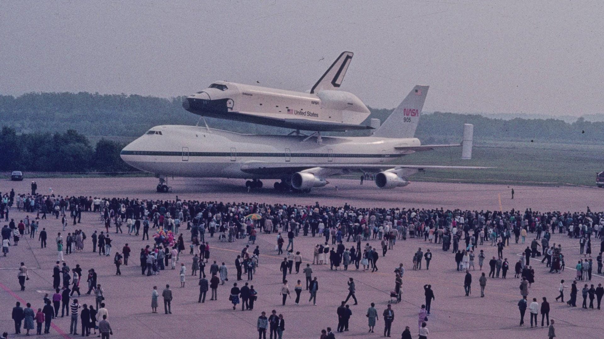 Spaceshuttle Enterprise auf einer Boeing 747: Im Mai 1983 landete dieser auf dem Flughafen Köln/Bonn.