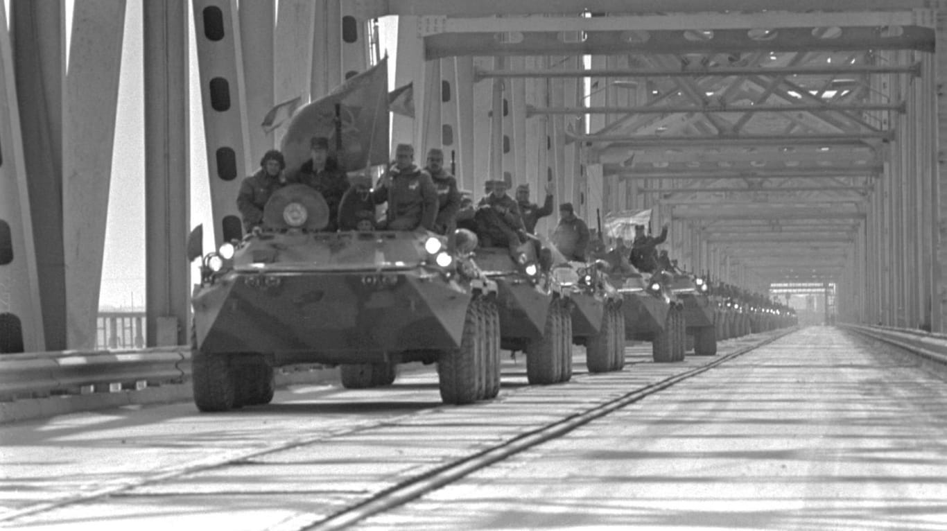 1989: Die sowjetischen Soldaten verließen Afghanistan nach gut zehn Jahren Krieg.