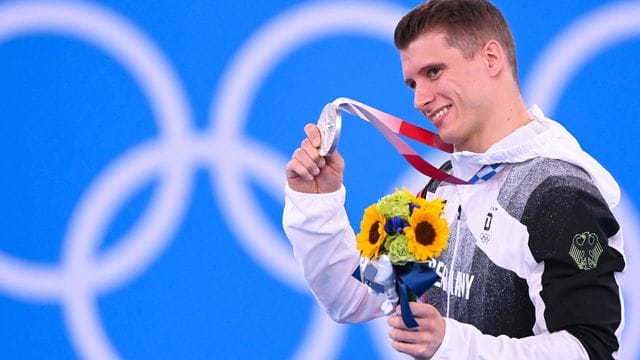 Lukas Dauser holte am Barren Silber für die deutschen Turner.