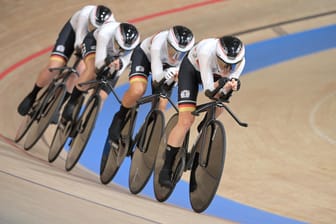 Gold-Fahrt: Franziska Brauße (v. r.), Lisa Brennauer, Lisa Klein und Mieke Kröger waren in Tokio nicht zu schlagen.