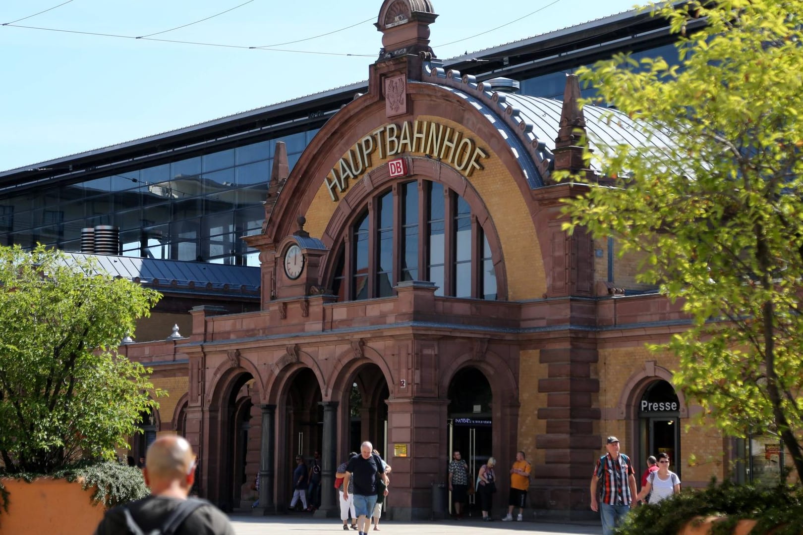 Blick auf den Erfurter Hauptbahnhof (Symbolbild): Die Bundespolizei ist gegen einen alkoholisierten Störenfried vorgegangen.