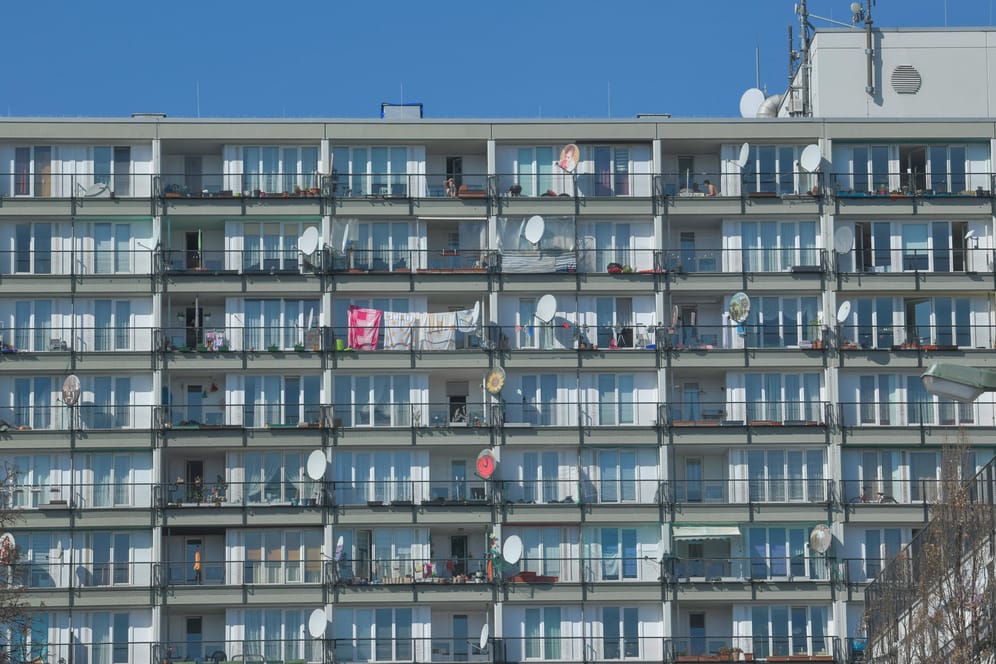 Blick auf einen Wohnblock in Schöneberg (Symbolbild): Immer mehr Mietwohnung verschwinden von Berliner Wohnungsmarkt.