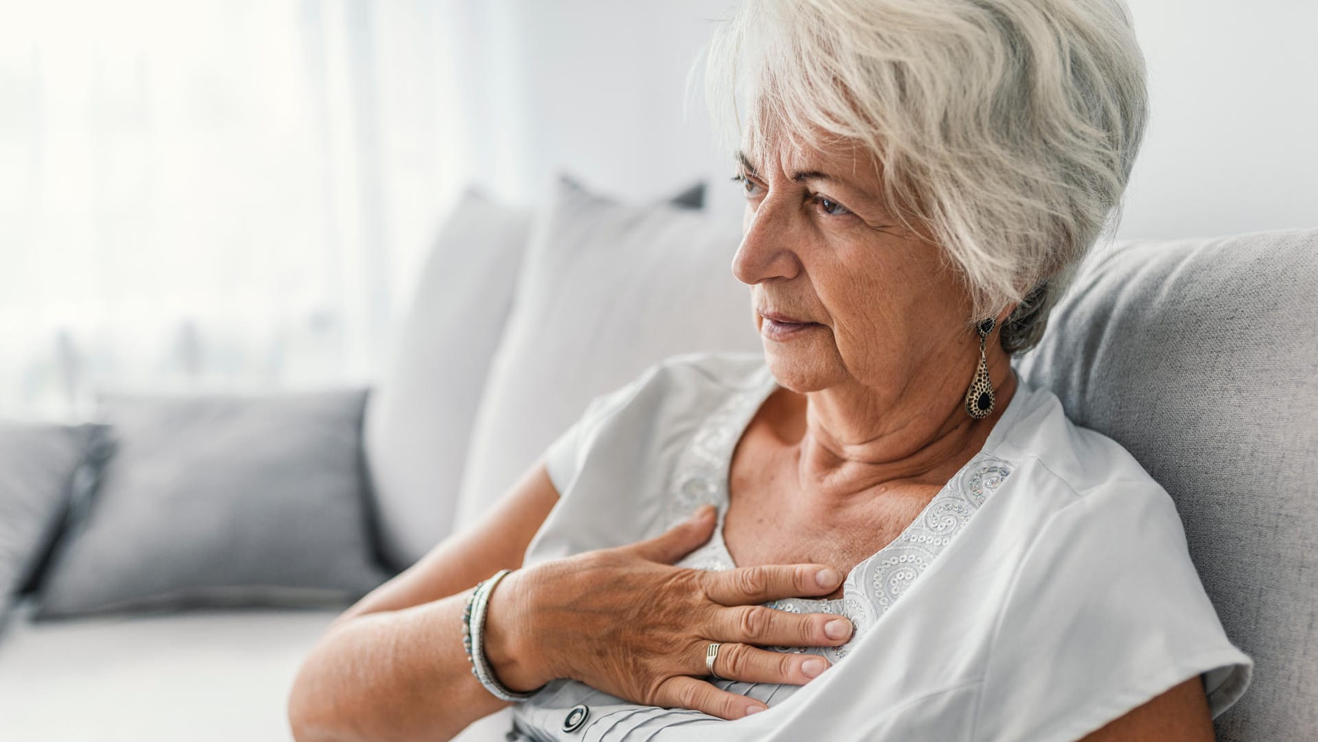 Long-Covid: Nach einer Infektion mit dem Coronavirus leiden einige Betroffene unter Langzeitbeschwerden.