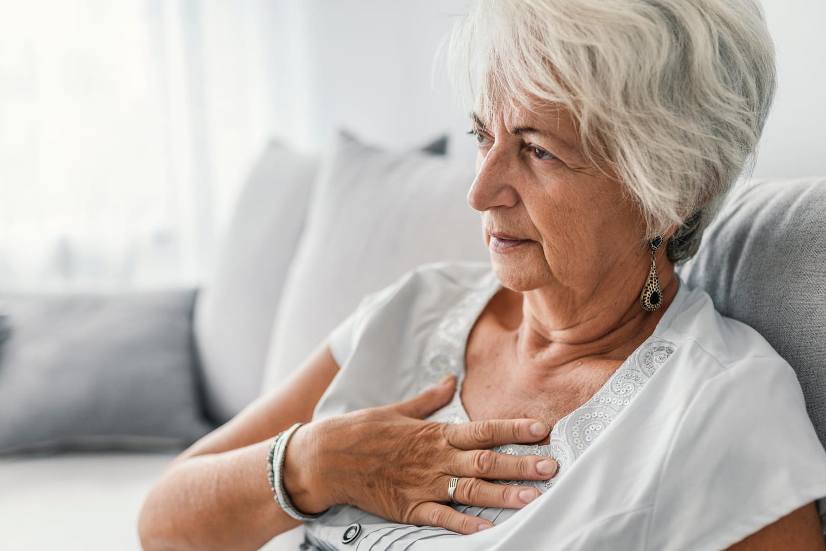 Long-Covid: Nach einer Infektion mit dem Coronavirus leiden einige Betroffene unter Langzeitbeschwerden.