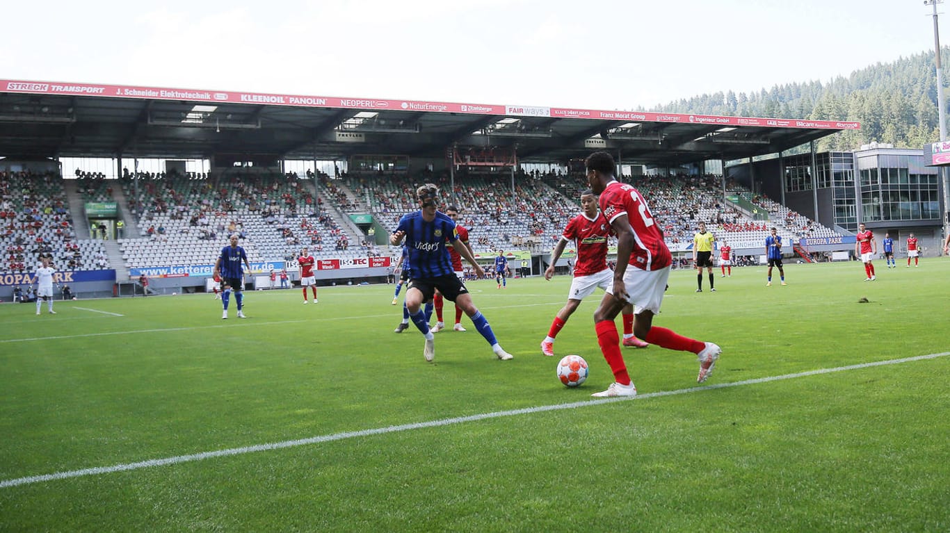 Testspiel im aktuellen Heimstadion: Freiburg gegen Saarbrücken im Juli 2021.