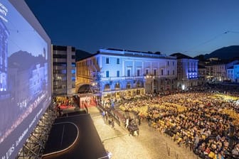 Zuschauer auf dem Piazza Grande 2019 beim Internationalen Filmfestival Locarno.