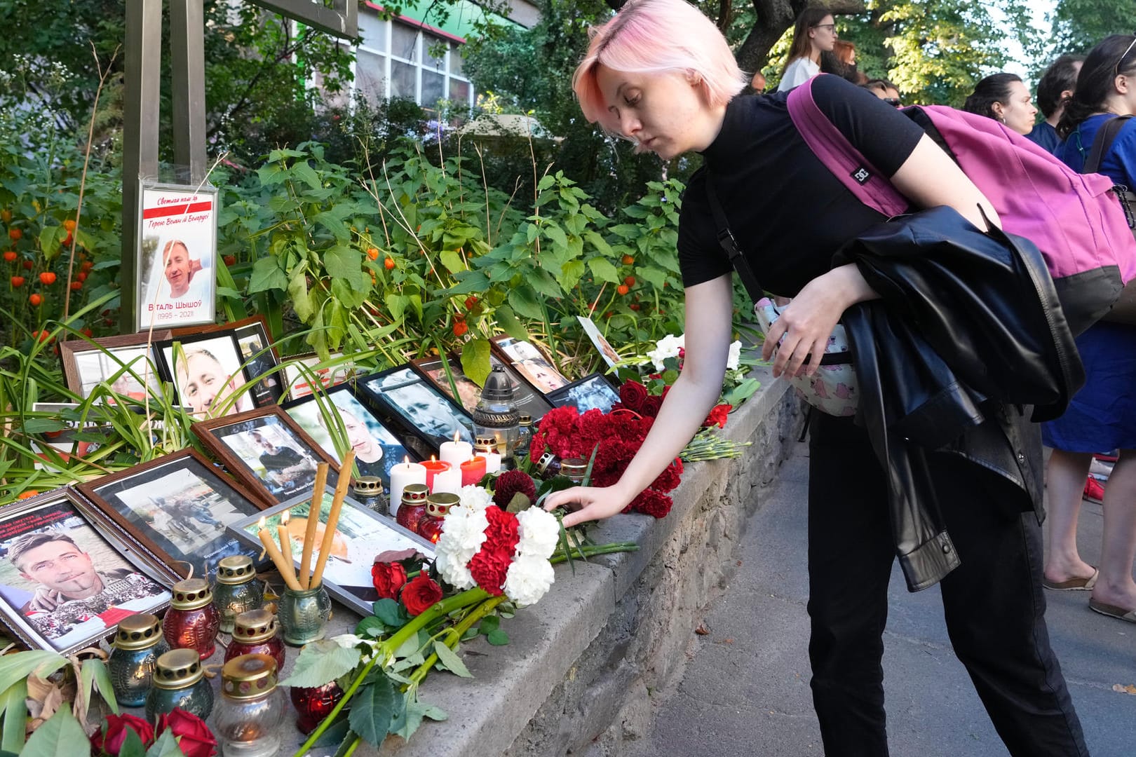 Gedenken an Witali Schischow vor der belarussischen Botschaft in Kiew: "Lukaschenko hat seine Macht mit eiserner Faust wiederhergestellt".