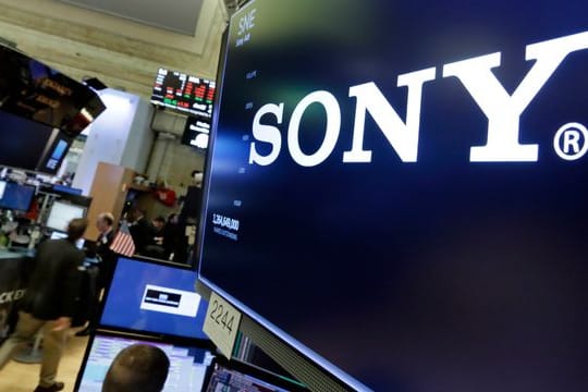 Das Logo von Sony ist auf dem Börsenparkett der New York Stock Exchange auf einem Bildschirm zu sehen.