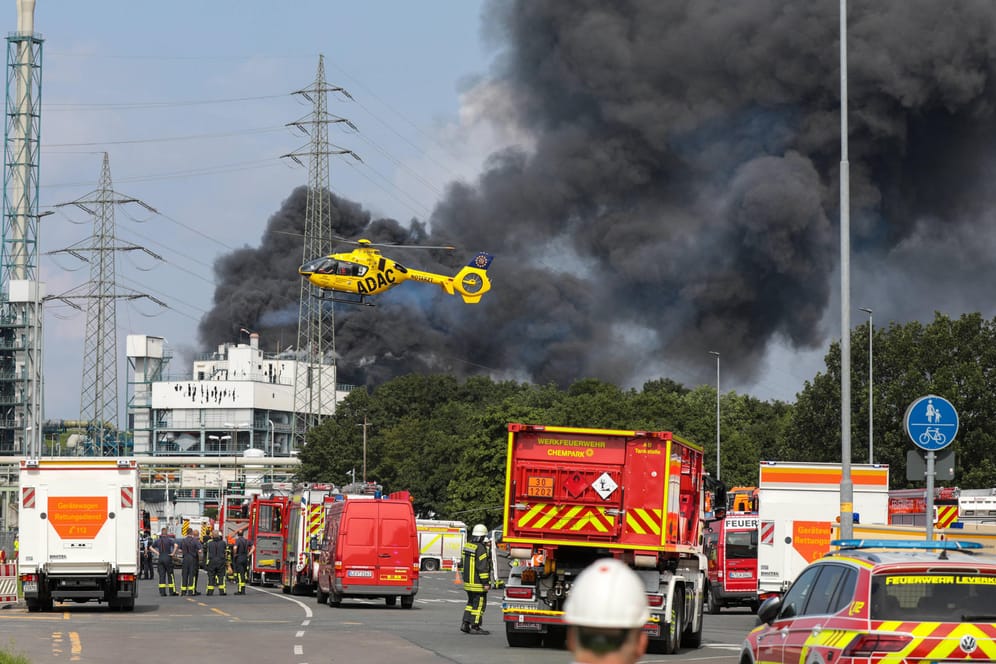 Großeinsatz in Leverkusen: Vor einer Woche kam es in einem Chemiepark zu einer heftigen Explosion.