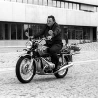 Franz-Josef Strauß mit seinem BMW 600er Motorrad: Verkehrsminister Andreas Scheuer gehört ein Fahrzeug der CSU-Ikone.