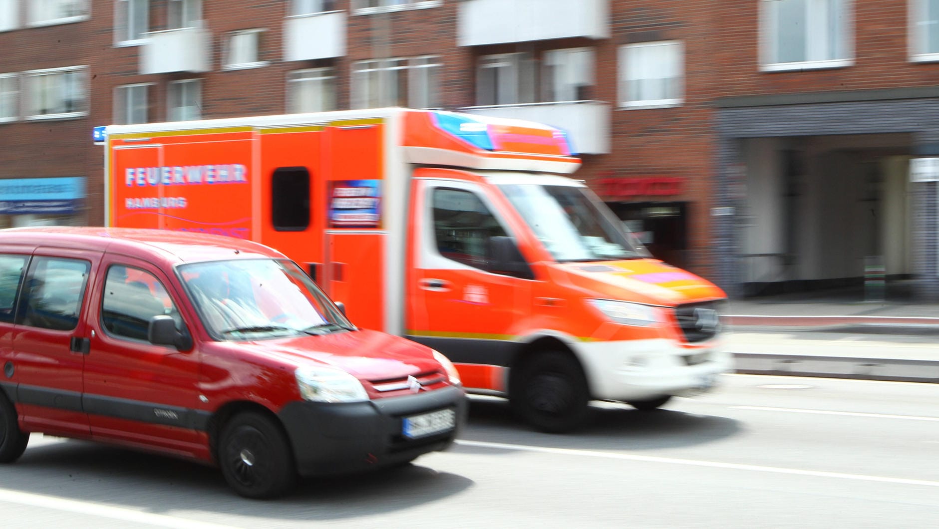 Ein Rettungswagen (Symbolbild): Der Junge konnte nach kurzer Zeit wieder aus dem Krankenhaus entlassen werden.