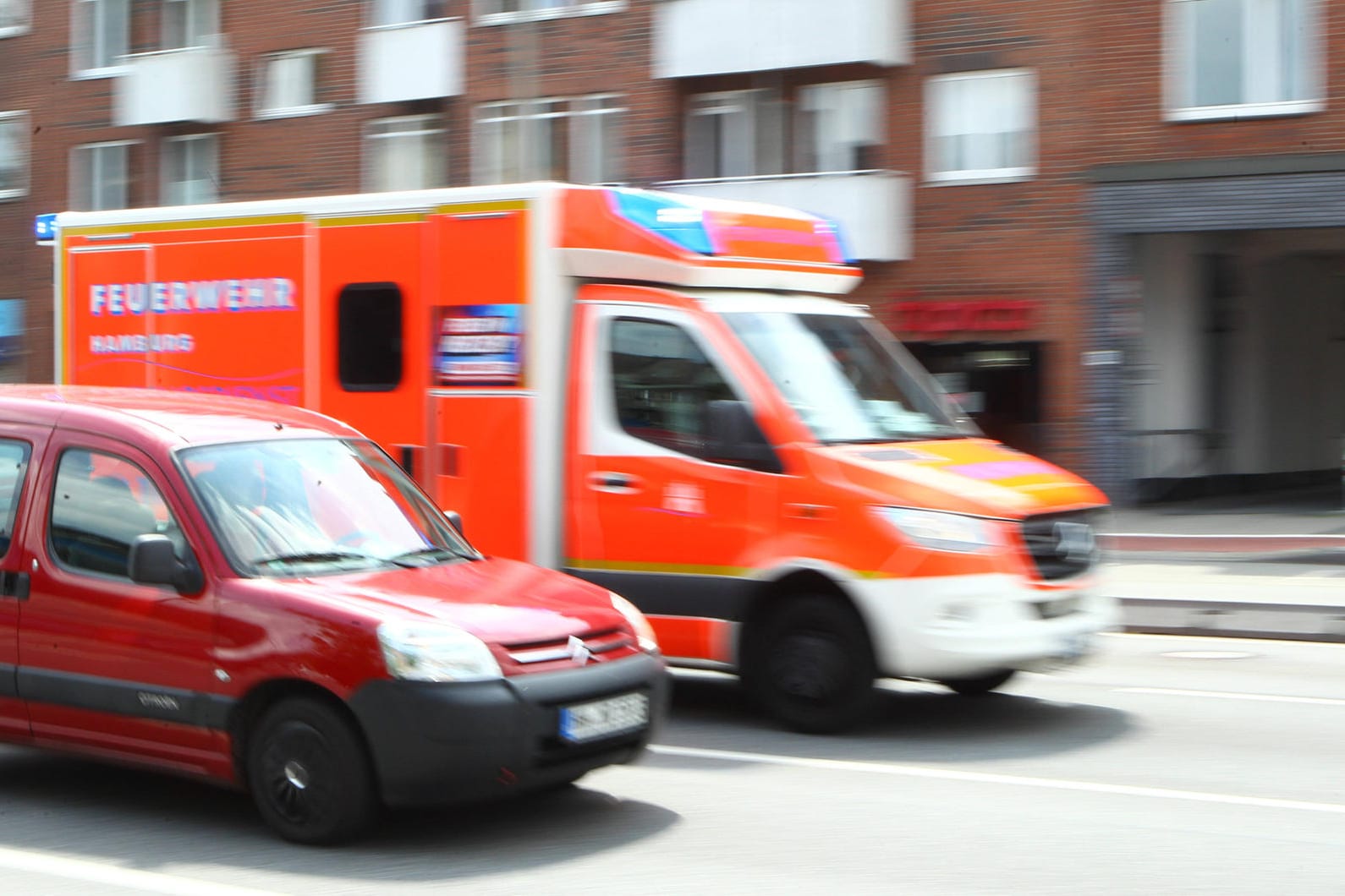 Ein Rettungswagen (Symbolbild): Der Junge konnte nach kurzer Zeit wieder aus dem Krankenhaus entlassen werden.