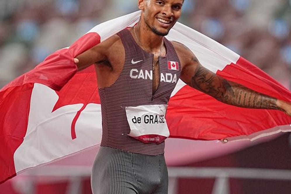 Der Kanadier Andre De Grasse jubelt im Ziel nach seinem Sieg über 200 Meter.