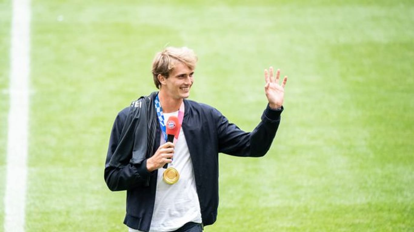 Mit der Goldmedaille in der Allianz Arena: Tennis-Olympiasieger Alexander Zverev.