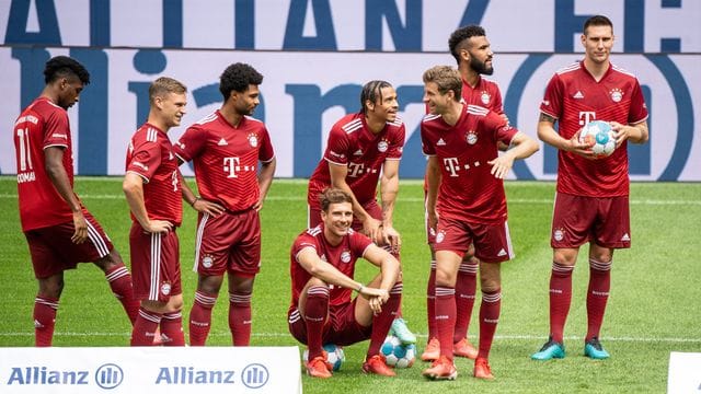 Steht bei den Bayern vor einer Vertragsverlängerung: Joshua Kimmich (M). Steht bei den Bayern vor einer Vertragsverlängerung: Joshua Kimmich (M).
