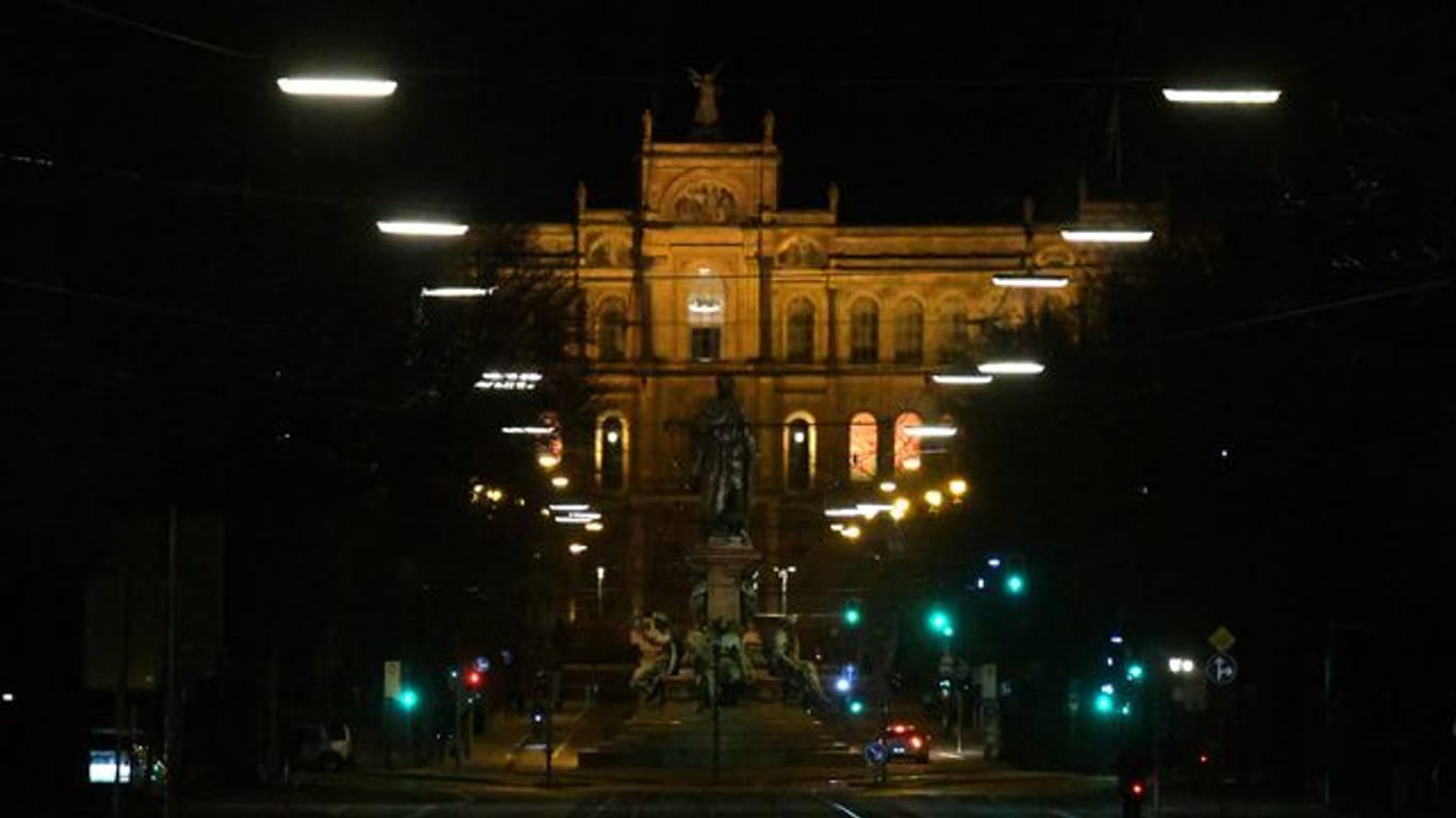 Der Bayerischer Landtag ist bei Nacht zu sehen