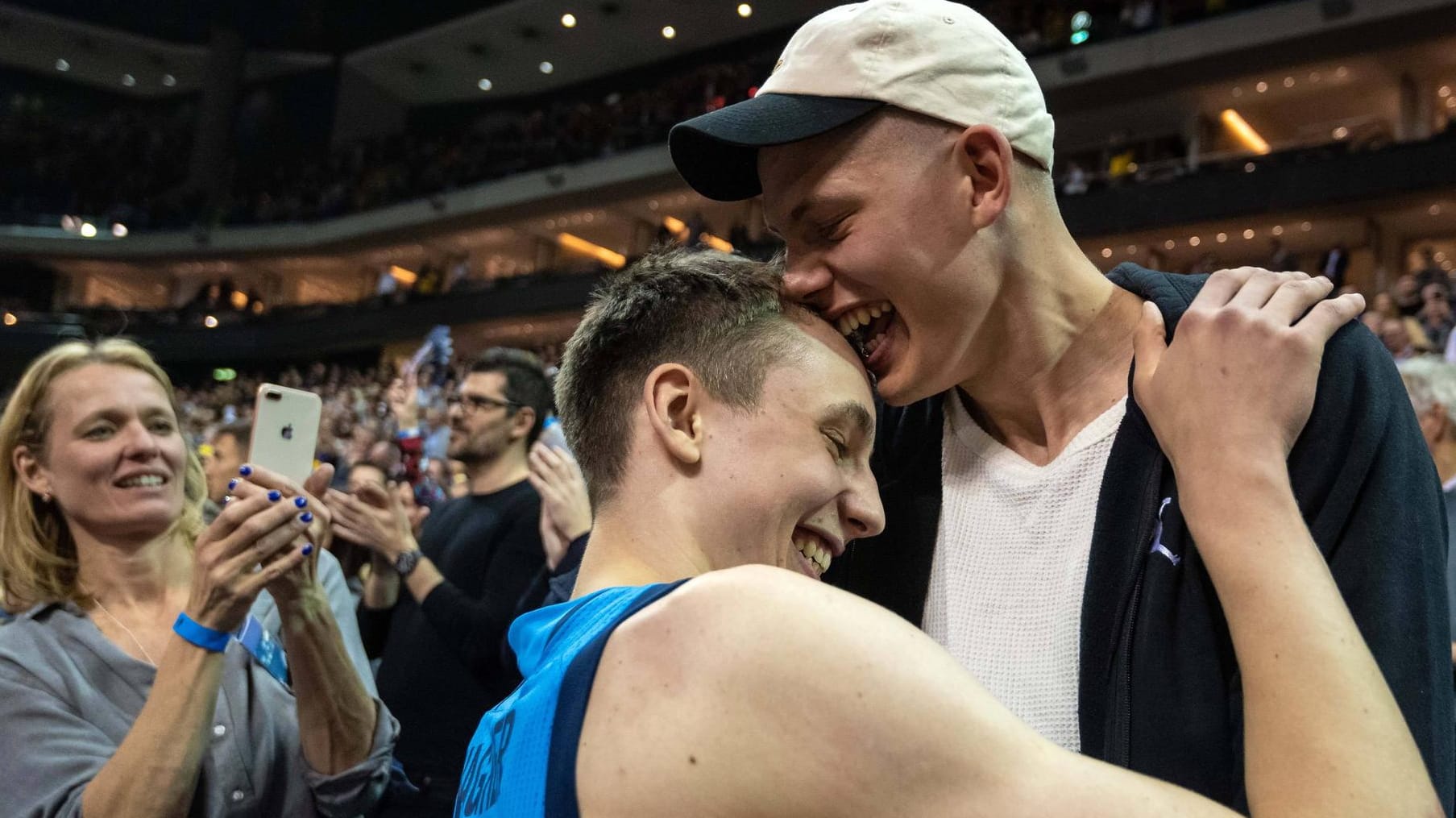 Franz und Moe Wagner (v.l., hier im Jahr 2019): Das Brüder-Duo spielt kommende Saison gemeinsam bei den Orlando Magic.