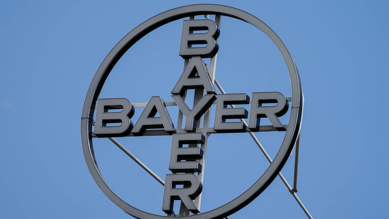 Firmenlogo von Bayer (Symbolbild): Der Chemiekonzern geht in den USA auf Einkaufstour.