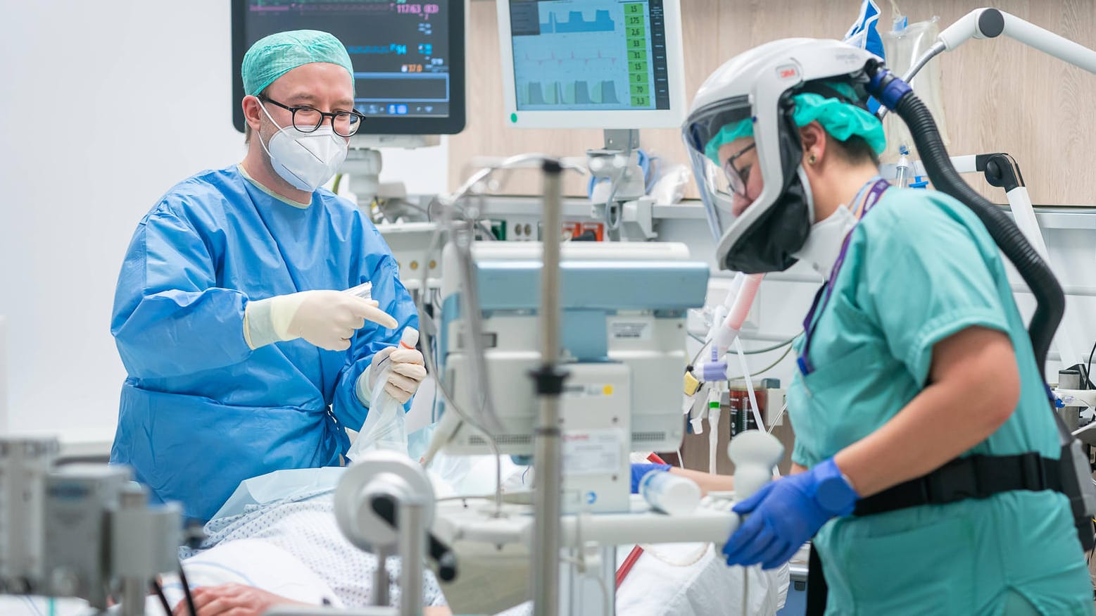 Covid-Intensivstation: Nach einer Infektion mit dem Coronavirus steigt einer Studie zufolge das Risiko für Herz-Kreislauf-Erkrankungen.