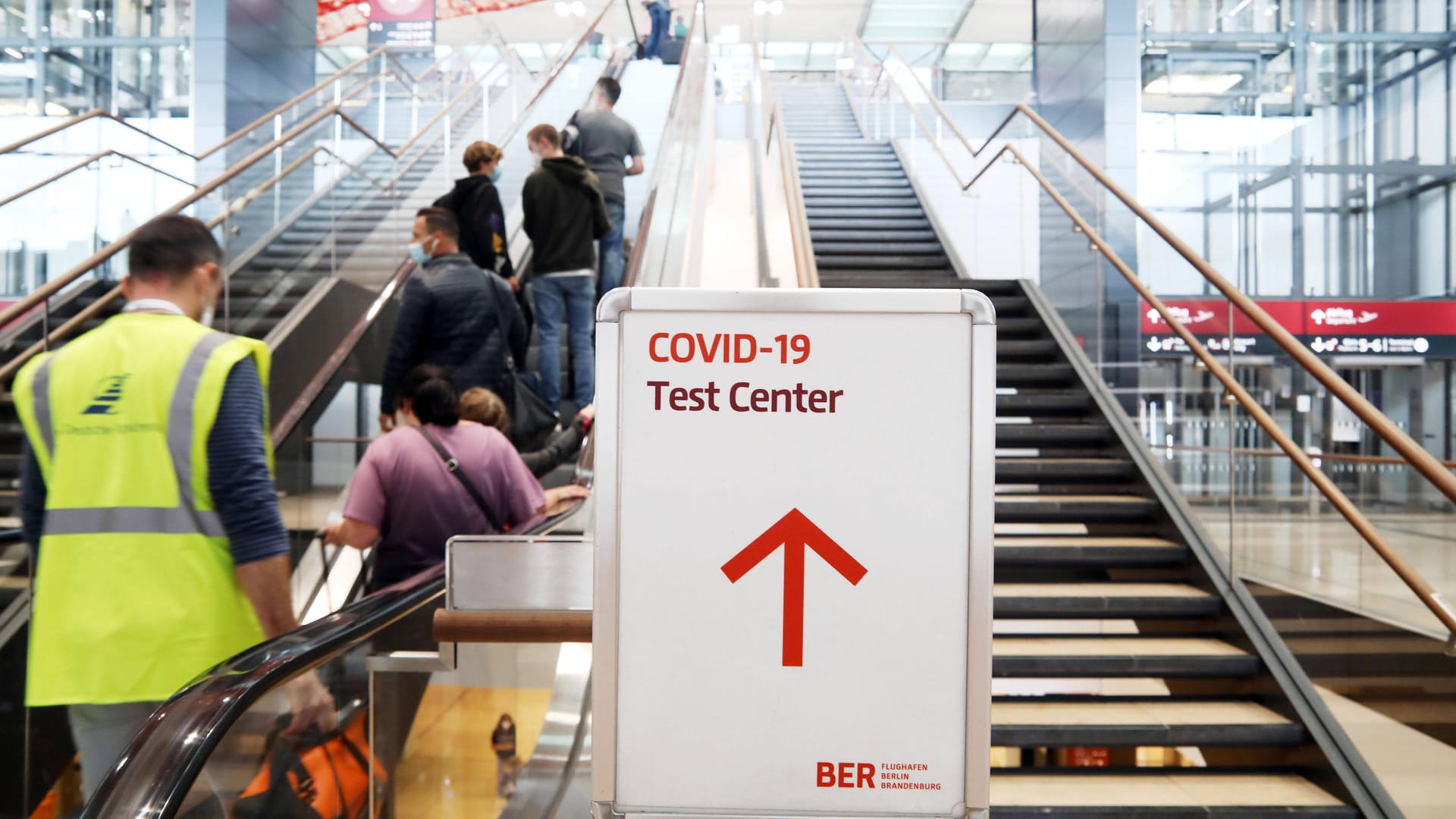 Corona-Testcenter im Flughafen BER in Berlin: Geht es nach den Grünen, sollen die Tests kostenlos bleiben.