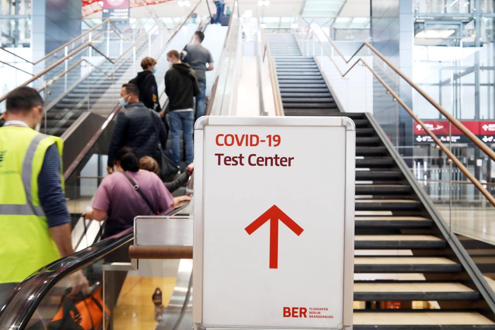 Corona-Testcenter im Flughafen BER in Berlin: Geht es nach den Grünen, sollen die Tests kostenlos bleiben.