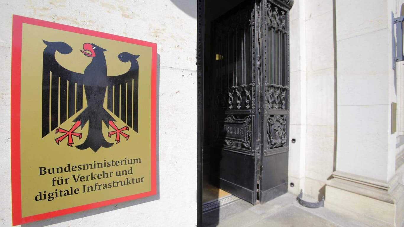 Bundesverkehrsministerium in Berlin: Die Staatsanwaltschaft Stuttgart ermittelt gegen Unbekannt.