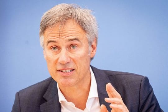 Bitkom-Präsident Achim Berg stellt in der Bundespressekonferenz die Studie "Wirtschaftsschutz und Cybercrime" vor.
