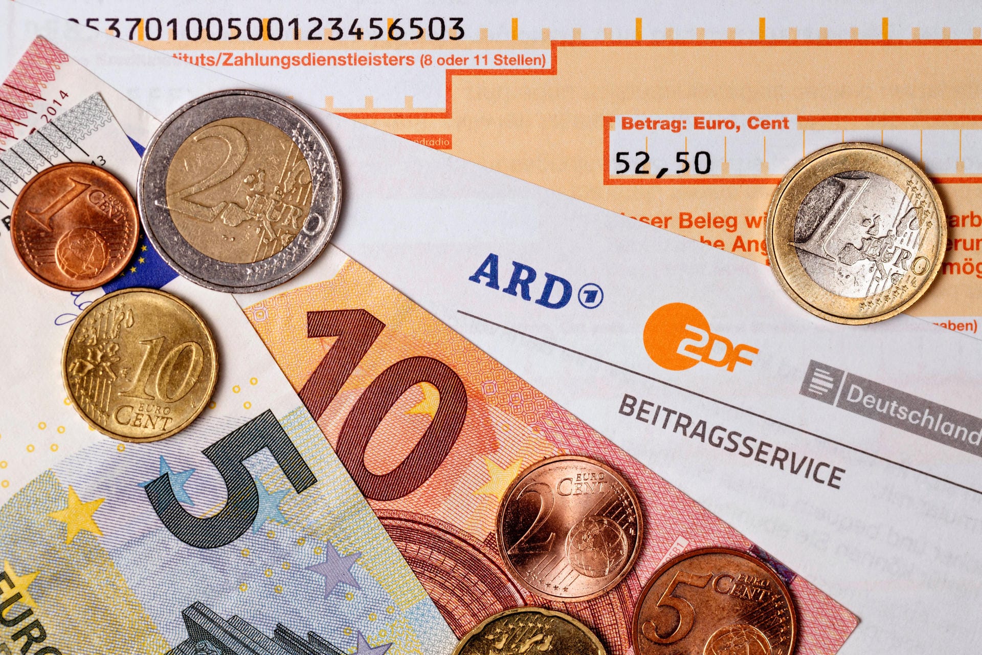 Der Rundfunkbeitrag: Er wird von 17,50 Euro auf 18,36 Euro erhöht.