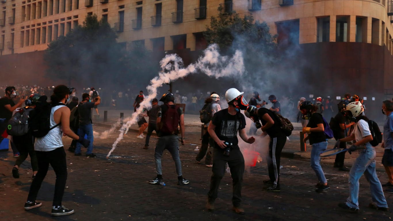 Gewaltsame Demonstranten in Beirut: Am Jahrestag der Explosion am Hafen versuchten Protestler das Parlament zu stürmen.