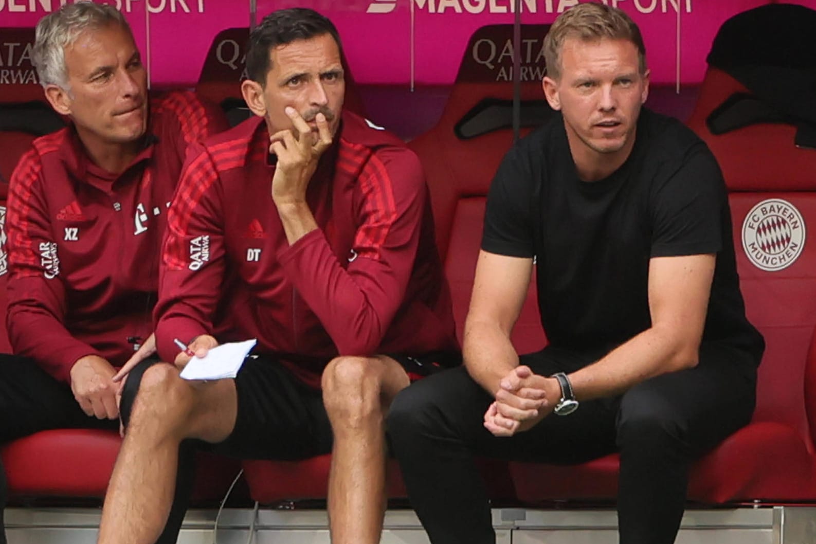 Den nächsten Gegner im Blick: Bayern-Trainer Julian Nagelsmann (r.).