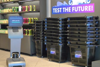 Digitale Begrüßung: Temi der Roboter hilft den Kunden bei der Orientierung und dem Einkauf.