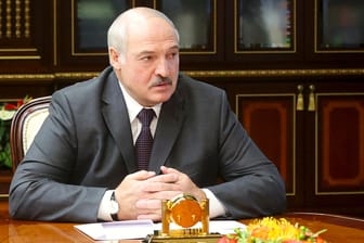 Alexander Lukaschenko: Der belarussische Machthaber hat die Grenzen seines Landes geschlossen, damit illegale Migranten nicht mehr zurückgeschickt werden können.