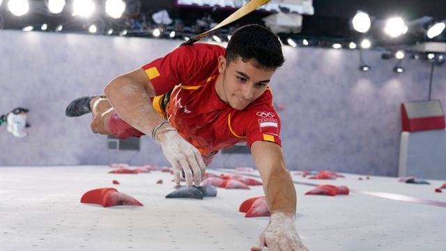 Holt bei der Olympia-Premier im Klettern überraschend Gold: Alberto Gines Lopez aus Spanien in Aktion. Holt bei der Olympia-Premier im Klettern überraschend Gold: Alberto Gines Lopez aus Spanien in Aktion.