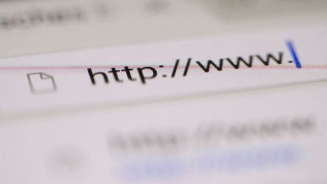 30 Jahre nach der Vorstellung des Konzeptes für das World Wide Web wird das Internet allein in Deutschland von rund 61 Millionen Menschen ab 16 Jahren genutzt. 30 Jahre nach der Vorstellung des Konzeptes für das World Wide Web wird das Internet allein in Deutschland von rund 61 Millionen Menschen ab 16 Jahren genutzt.